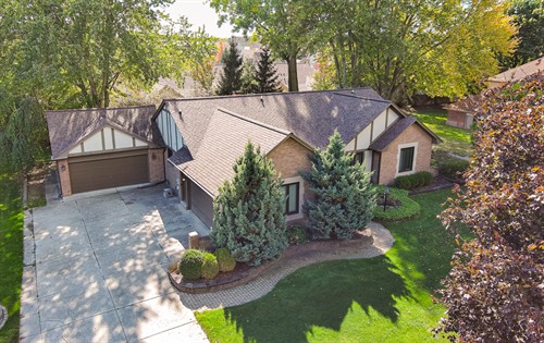 Big Garage Property Listed by Gearhead Homes Realty