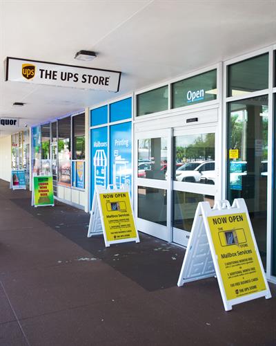 Gallery Image upsstore2-01_54794455664_o.jpg