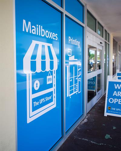 Gallery Image upsstore2-02_54794455644_o.jpg