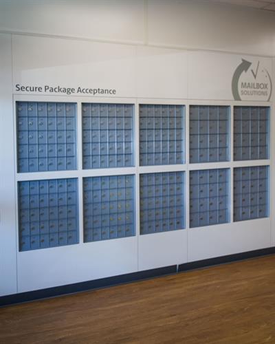 Gallery Image upsstore2-03_54794472923_o.jpg