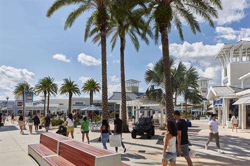 Tampa Premium Outlets- Plenty of Seating