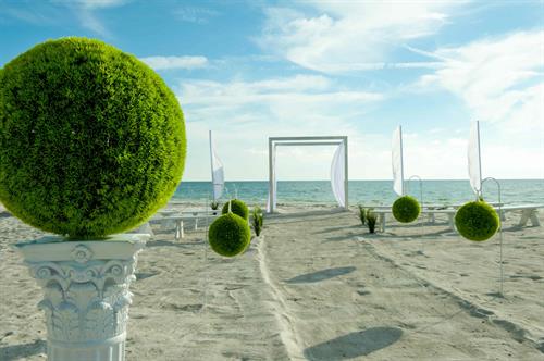 Gulf Beach Weddings - Miami Modern Themed Wedding