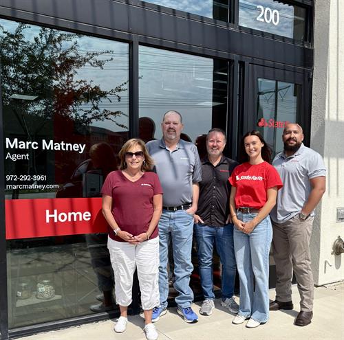 Gallery Image Office_with_Mia.jpg