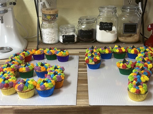 Pull apart cupcake cake