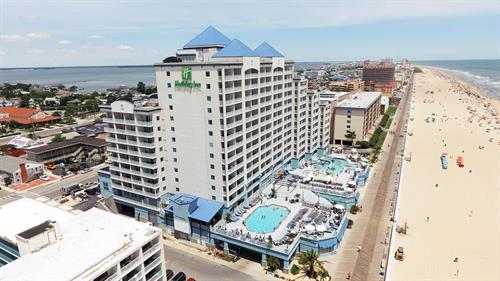 Gallery Image Holiday_Inn___Suites_-_Boardwalk_View_(1).jpg