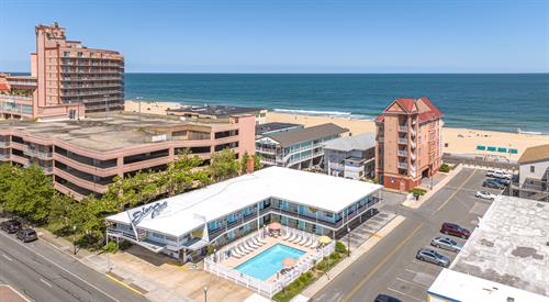 Eden Roc - just 1 short block to the beach and the Boardwalk on 20th st