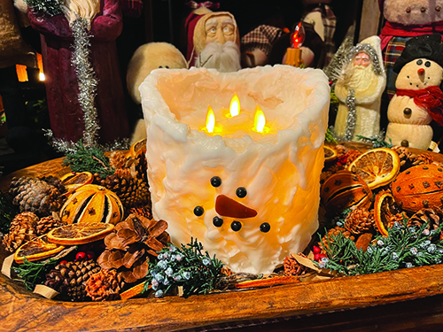 Gallery Image Snowmancandle.jpg