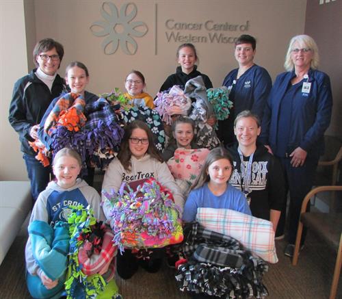 Gallery Image SCC_6th_and_7th_Graders_fleece_Blankets.JPG