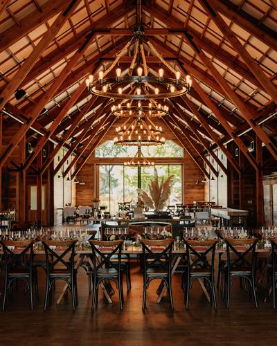 Bricoleur Vineyards winery barn