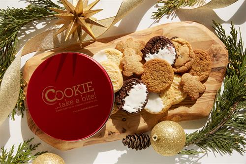 Gallery Image NG-CookieTakeABite_HolidayBeauty-6264.jpg