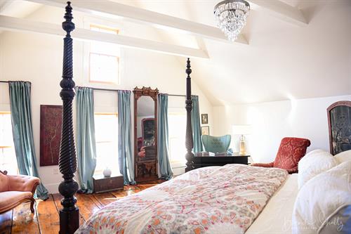 Master BR in the barn features California King bed and 18' ceiling Master BR in the barn features California King bed and 18' ceiling