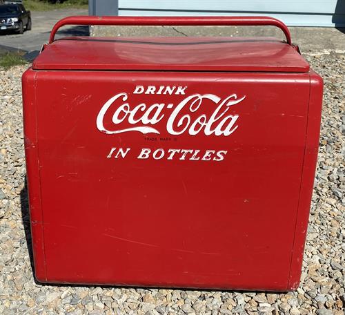 Here's another high quality item from auction. Old Coke coolers are not terribly uncommon but this one is in exceptional condition.