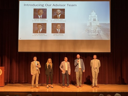 Gallery Image Advisors_on_stage.jpeg