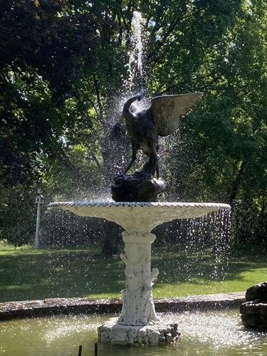 Terrace Beach Retreat, crane fountain