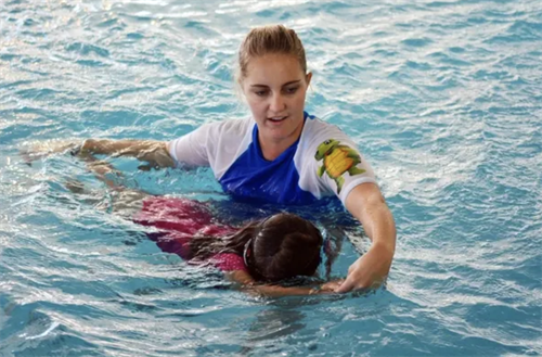 Toddlers swimming classes