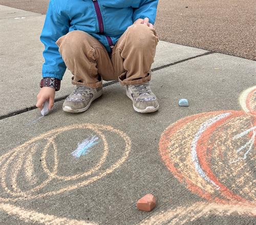 Gallery Image boy_with_blue_and_orange_chalk.jpg