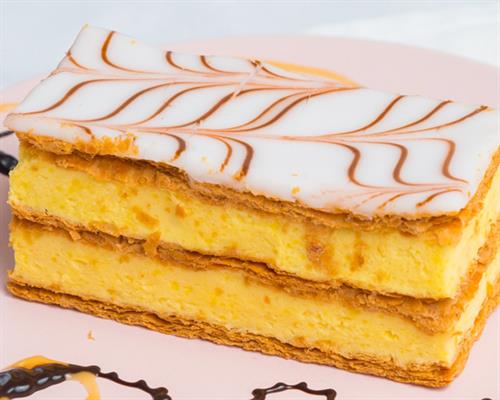 Tasty and flaky Napoleon slice cake!