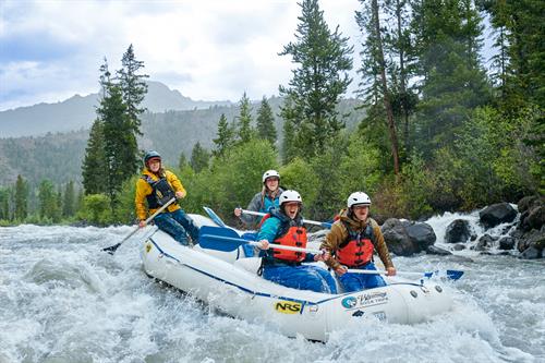 Gallery Image White_water_rafting_group_north_fork_Shoshone_river__Park_Cty_Grznar_JG_1235754_R2.jpg