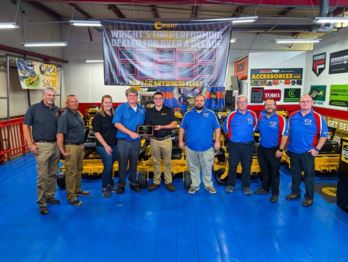 Top Dealer Group Photo with Ed Wright, CEO of Wright MFG