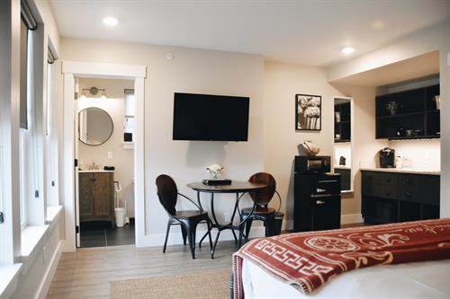 Hotel Roslyn King Studio Unit