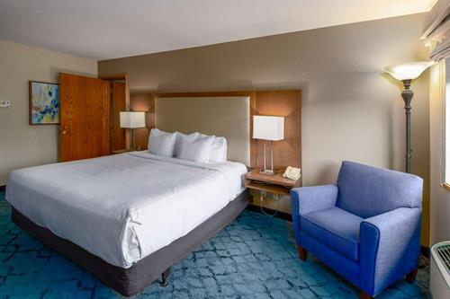 Comfortably appointed guest rooms