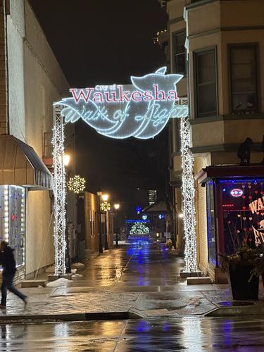 Waukesha Holiday Lighting 