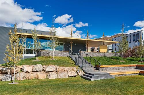 Gallery Image Front_of_Building.jpg