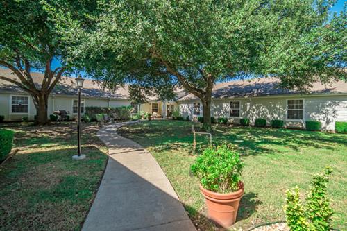 Lovely courtyard in Ellis county senior community Lovely courtyard in Ellis county senior community