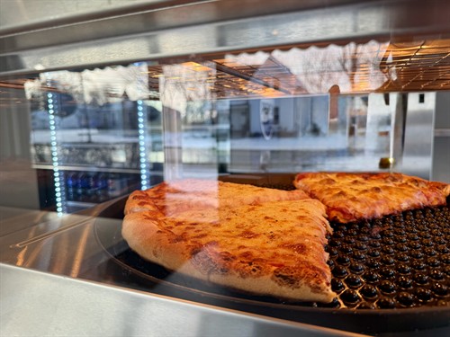 Hot & Fresh Pizza By The Slice for a Quick Lunch