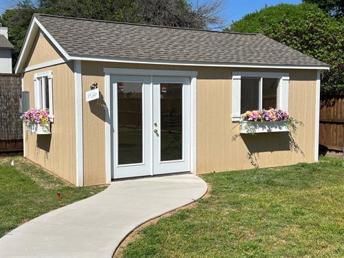 This 16x20 Premier Pro Tall Ranch makes the perfect crafting and sewing room. 
