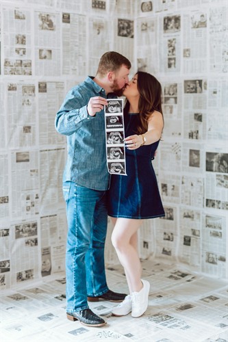 Gallery Image DeCrosta_Baby_Announcement-5201-Edit.jpg