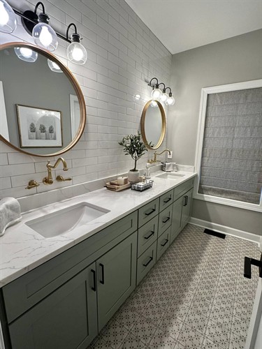 Gallery Image kim_bathroom_3.jpg