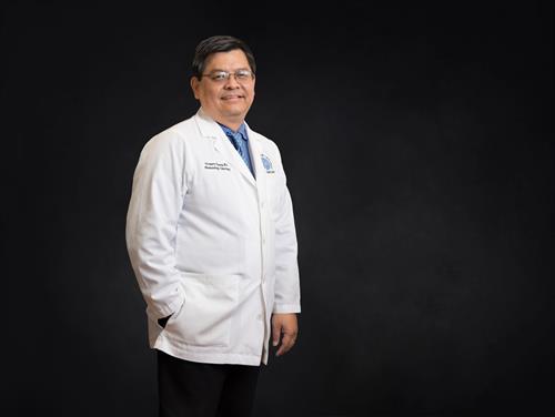 Dr Gregory Hoang