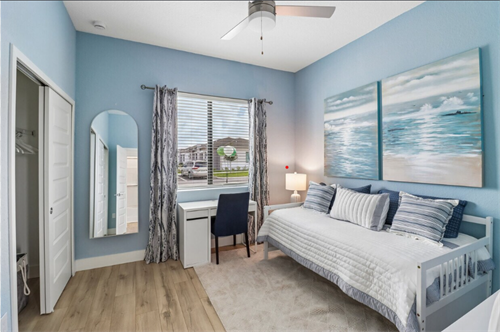 Our guest bedrooms offer a comfortable space for visitors, family, or even a home office. With beautiful natural lighting filling the room, the space feels bright, open, and welcoming throughout the day. ?