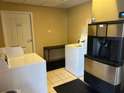 Gallery Image QI_GUEST_LAUNDRY.jpg