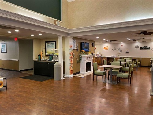 Gallery Image QI_LOBBY.jpg