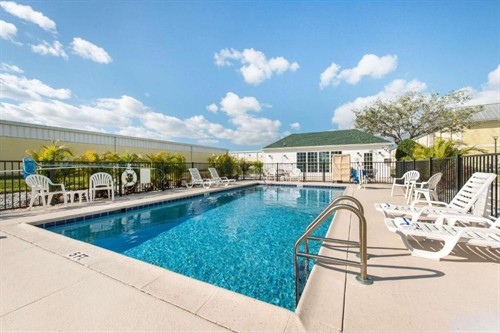Gallery Image QI_POOL.jpg