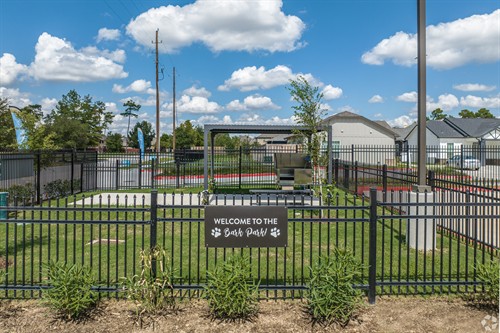 Bark Park, we Love Pets!
