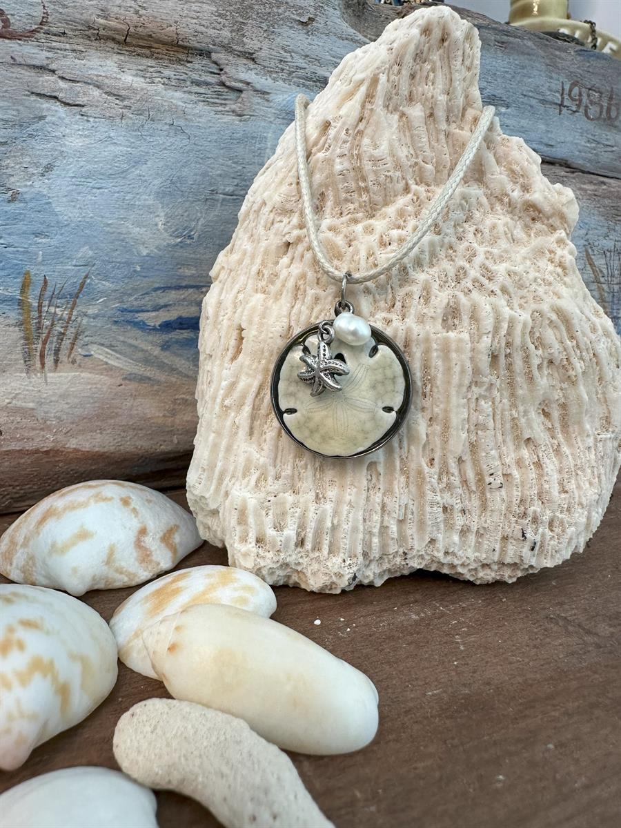 Lynn's Craft Blog: Sand Dollar Necklace with Gift Box