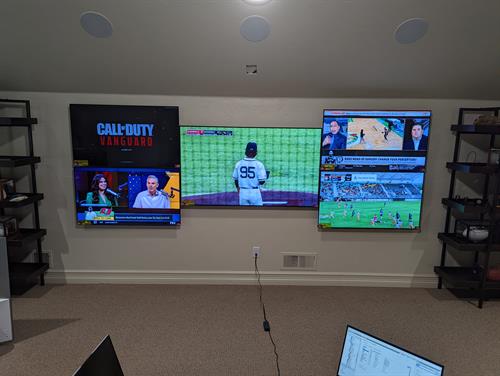 Watch 5 different games simultaneously Watch 5 different games simultaneously
