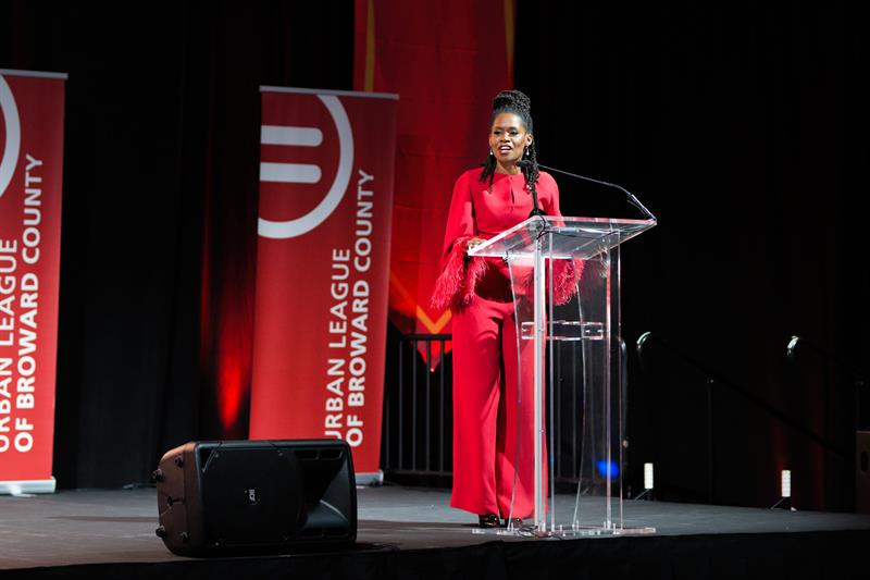 Gallery Image URBANLEAGUEREDGALA09161.jpg