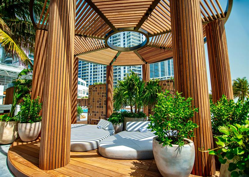 Infinity Pool Daybed