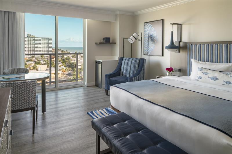 Partial Ocean View Room, King Bed