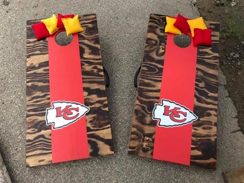 Economy Cornhole Boards in KC Chiefs with plain bags Economy Cornhole Boards in KC Chiefs with plain bags