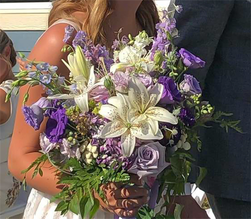 Gallery Image lavendar_bouquet.png Gallery Image lavendar_bouquet.png