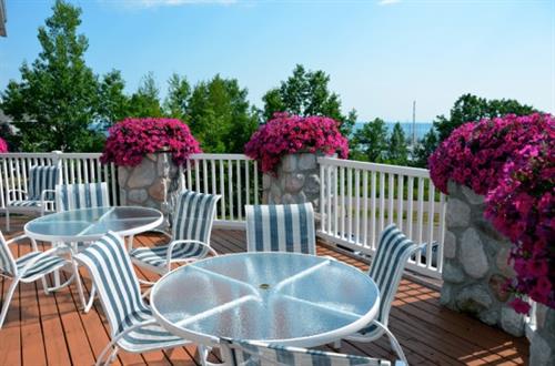Gallery Image clubhouse_deck_small-550x364.jpg