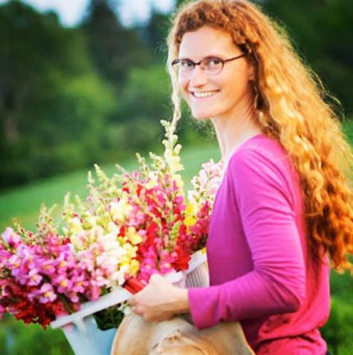 Melissa Fischbach of Wild Hollow Farm in Ashland, WI grows beautiful and sustainable blooms. Melissa Fischbach of Wild Hollow Farm in Ashland, WI grows beautiful and sustainable blooms.