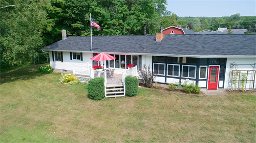 Gallery Image aerial_view_of_Abbys_Inn_from_lake_side.png