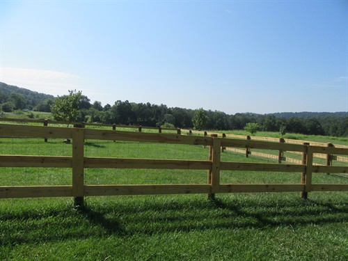 3 board ranch fence w/wire