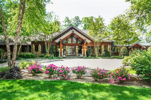 Landscapes that age like fine wine.  At Seven Oaks, our designs grow richer with time as plants mature - a teatment to the vision, care and craft of our certified horticulturists an award-winning designers.